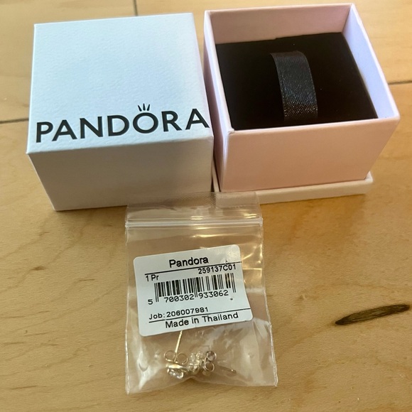 Pandora - Elevated Heart Earrings 14k gold full - Picture 4 of 4